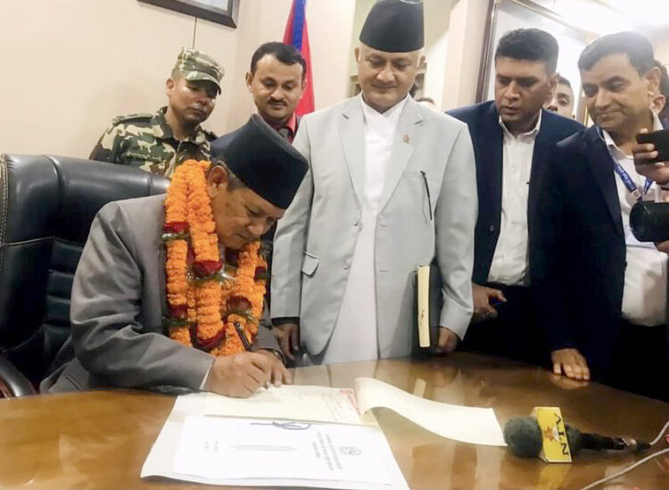 संचार मन्त्री पृथ्वीसुब्बा गुरुङ